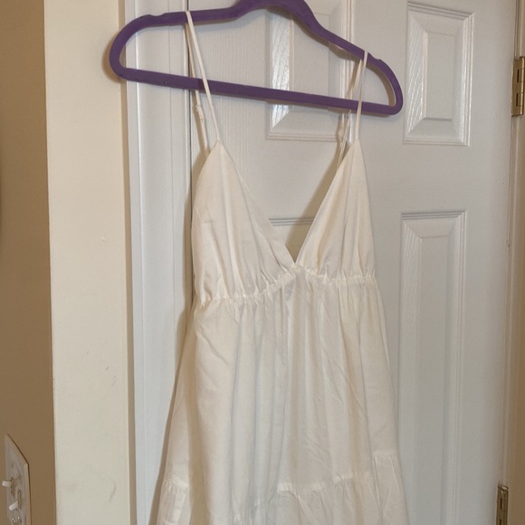 H&M divided white flowy dress - Picture 4 of 7